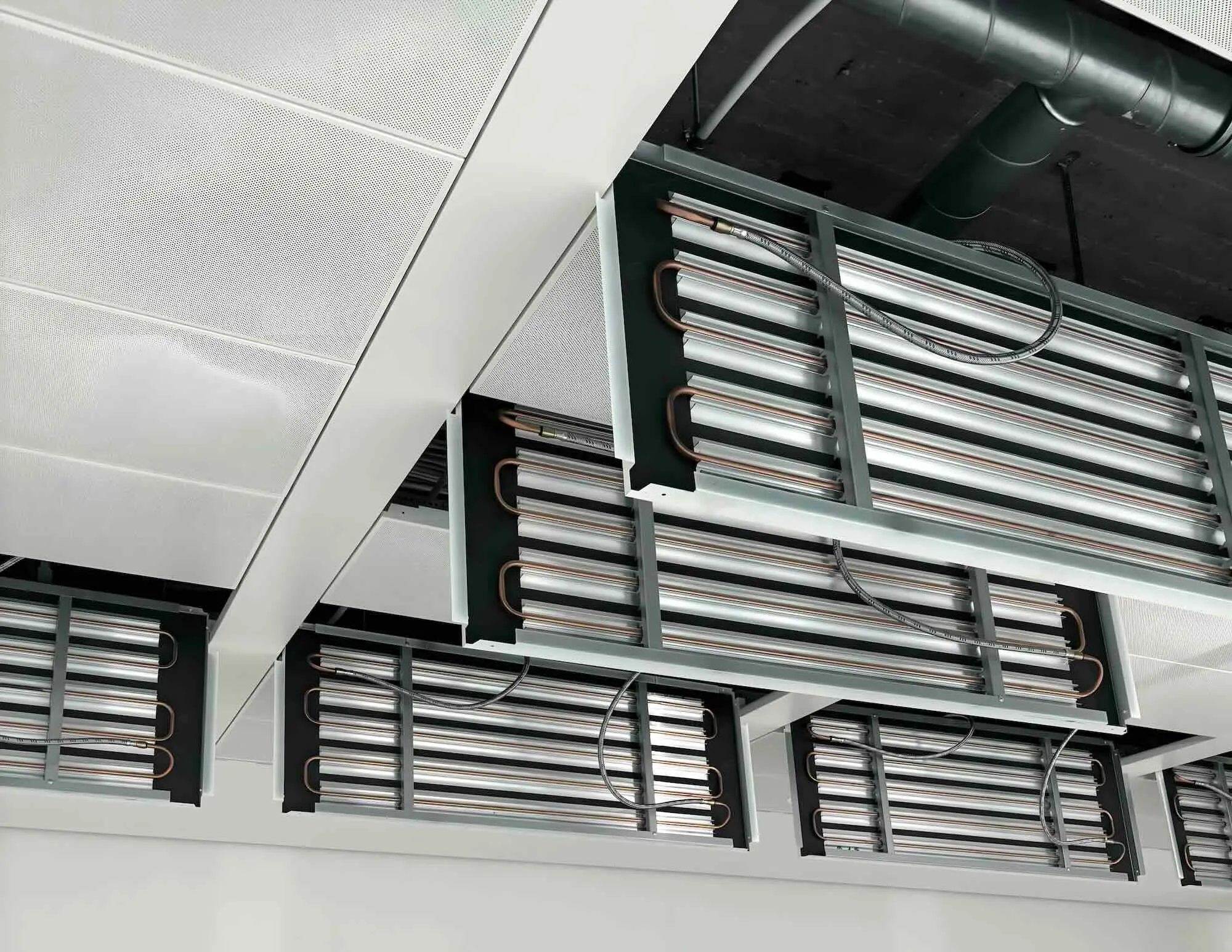 Metalldecke in einem Bürogebäude in Essen