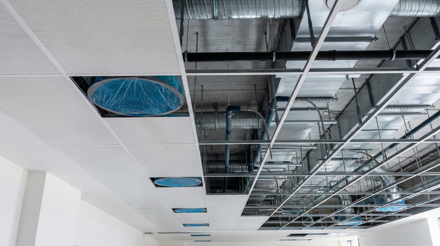 Rasterdecke im Bildungszentrum Itzehoe