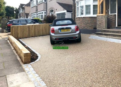 Garden and landscaping in Colliers Wood