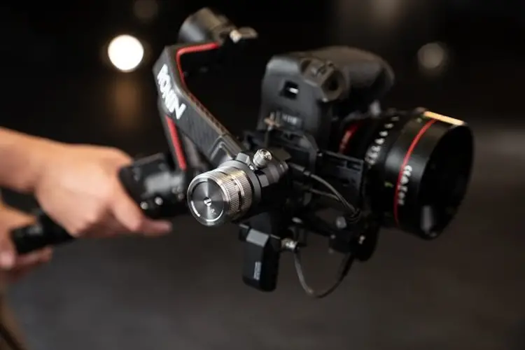 Gimbal cho máy quay Sony Loại nào tương thích và ưu điểm của việc sử dụng