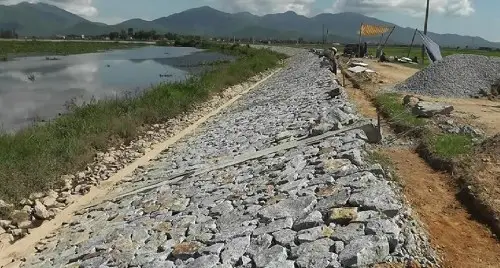Rọ đá hộc Trong công tác xây dựng tường chắn trọng lực và chống xói mòn đất Rọ đá hộc Trong công tác xây dựng tường chắn trọng lực và chống xói mòn đất