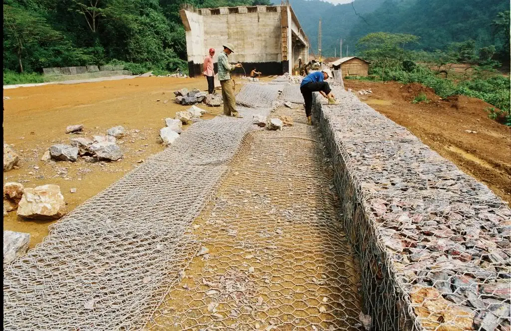 Lưới thép rọ đá Giải pháp bền vững cho xây dựng đê kè và thủy lợi