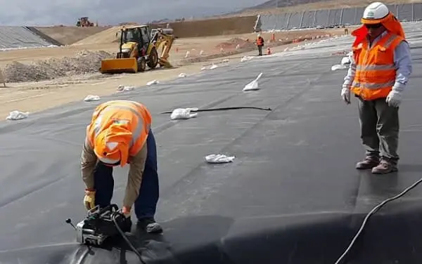 Thi Công Hàn Bạt HDPE - Bí Quyết Cho Công Trình Bền Vững Thi Công Hàn Bạt HDPE - Bí Quyết Cho Công Trình Bền Vững
