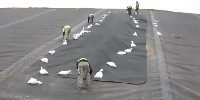 Thi công hàn màng chống thấm HDPE Bí quyết cho công trình bền vững Thi công hàn màng chống thấm HDPE Bí quyết cho công trình bền vững