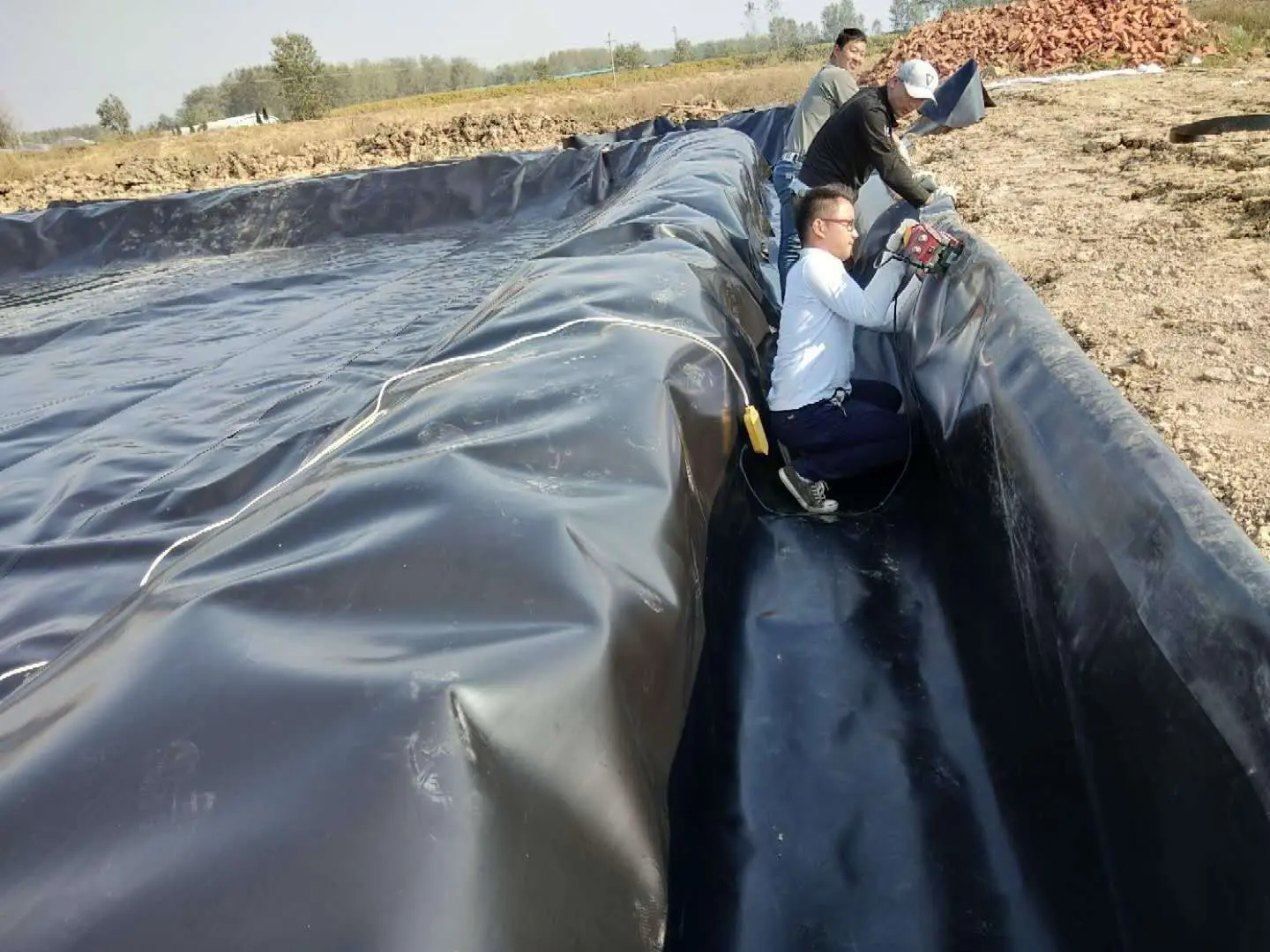 Thi Công Màng HDPE - Giải Pháp Hiện Đại Cho Mọi Công Trình Thi Công Màng HDPE - Giải Pháp Hiện Đại Cho Mọi Công Trình