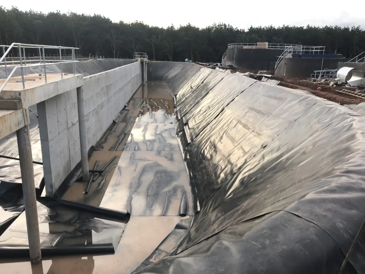 Thi Công Màng HDPE - Giải Pháp Hiện Đại Cho Mọi Công Trình Thi Công Màng HDPE - Giải Pháp Hiện Đại Cho Mọi Công Trình