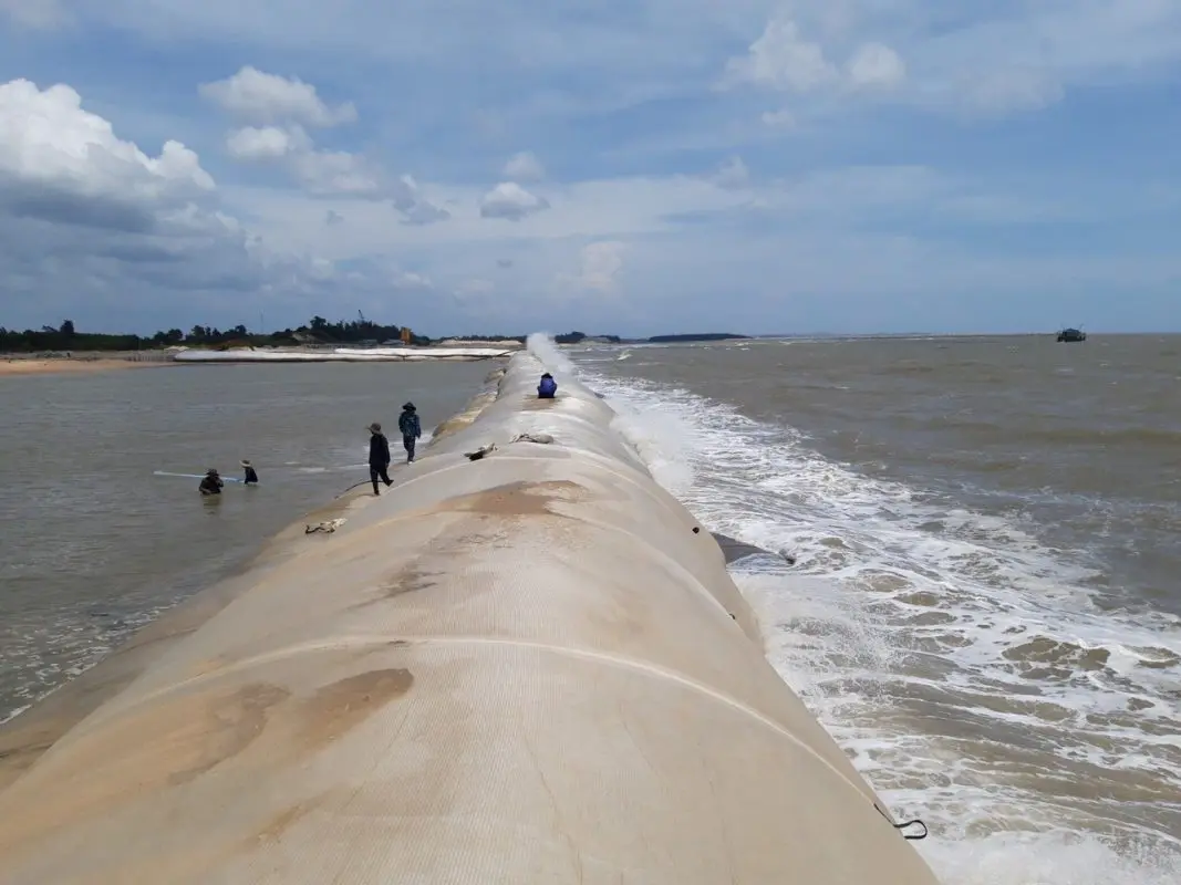 Ống địa kỹ thuật Geotube - Giải pháp bền vững cho bờ biển Ống địa kỹ thuật Geotube - Giải pháp bền vững cho bờ biển