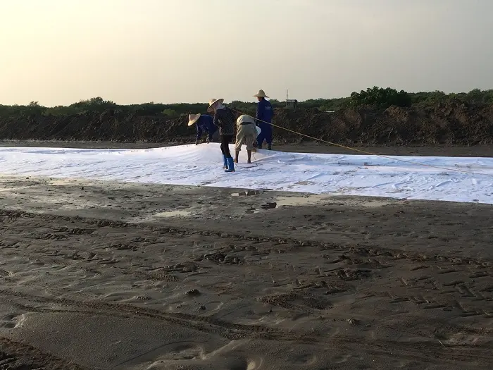 Cách Rải Vải Địa Kỹ Thuật - Nghệ Thuật & Kỹ Thuật Nền Móng Cách Rải Vải Địa Kỹ Thuật - Nghệ Thuật Kỹ Thuật Nền Móng