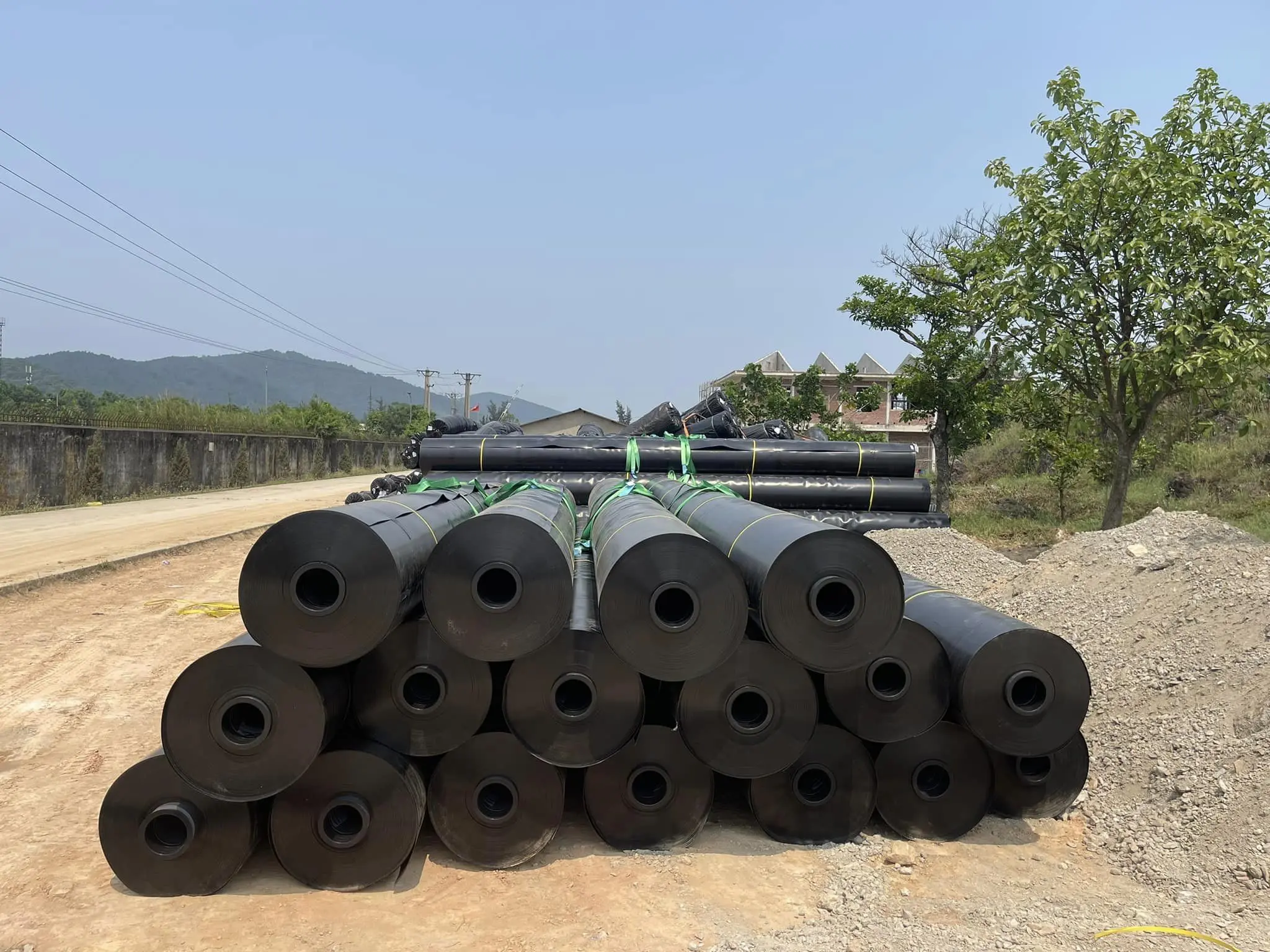 Giá Màng HDPE - Bí Mật Đằng Sau Vật Liệu Đa Năng