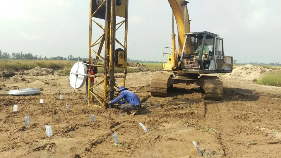 Thi công cắm bấc thấm: Giải pháp hiệu quả cho công trình xây dựng bền vững Bấc Thấm Biến Đất Yếu Thành Nền Móng Vững Chắc
