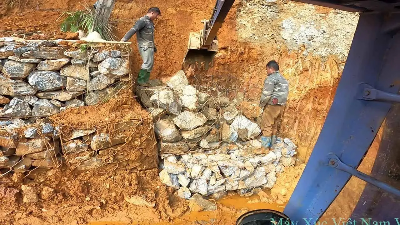 Cách xếp rọ đá hiệu quả cho công trình xây dựng bền vững Bí Quyết Xếp Rọ Đá - Nghệ Thuật Kỹ Thuật Tối Ưu