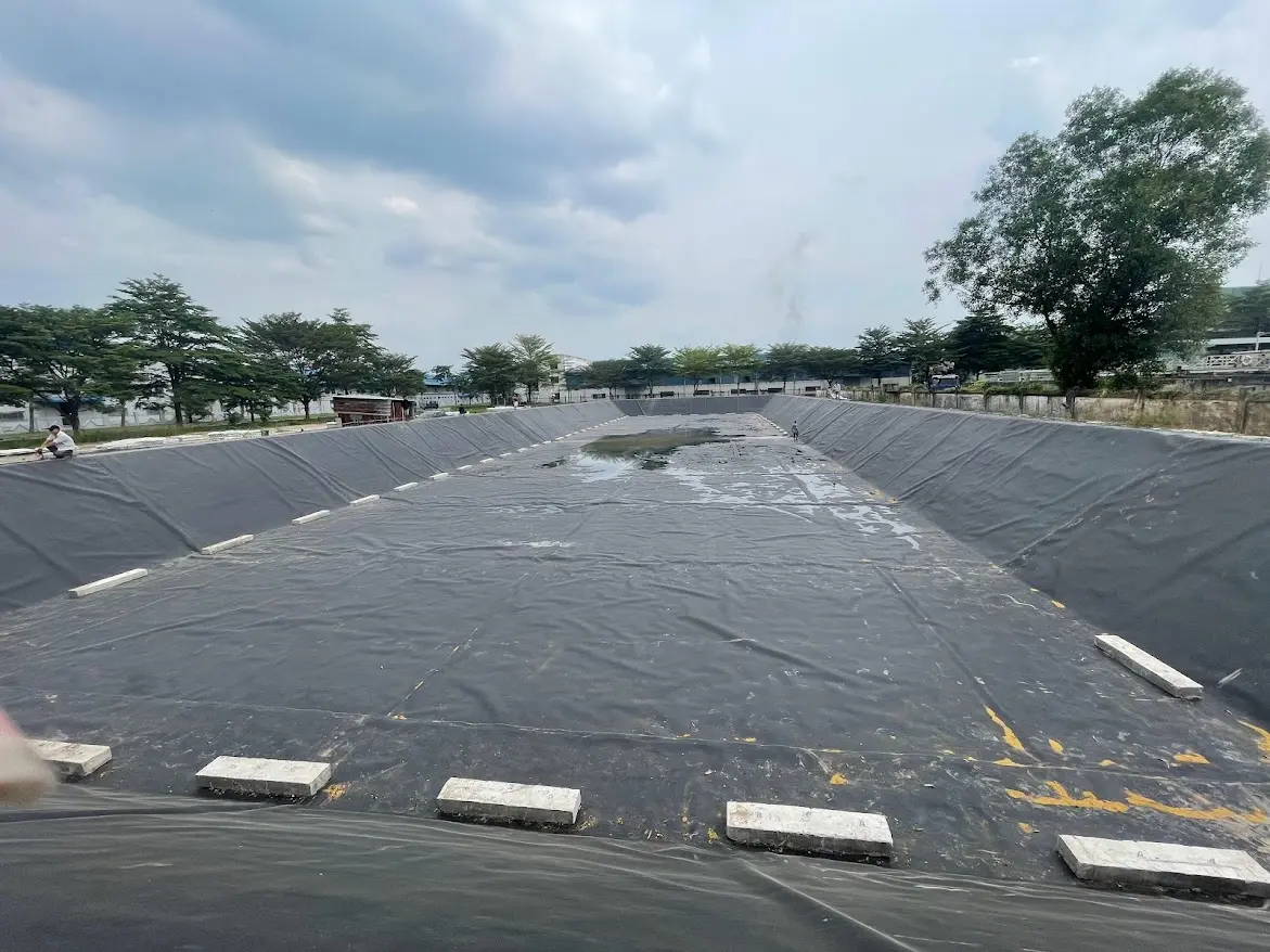 Màng HDPE 0.5 mm - "Áo Giáp" Chống Thấm Đa Năng Cho Công Trình Hiện Đại Màng HDPE 0.5 mm -