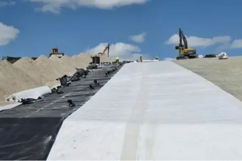 Vải Địa Kỹ Thuật - Giải Pháp Nền Móng Xanh Cho Tương Lai Vải Địa Kỹ Thuật - Giải Pháp Nền Móng Xanh Cho Tương Lai