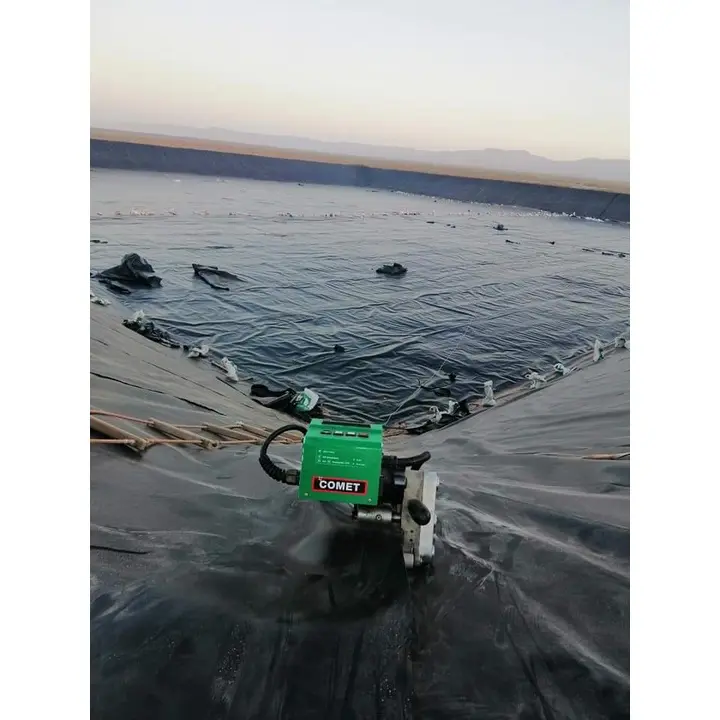 Bạt Đen HDPE - Vị Cứu Tinh Đa Năng Cho Cuộc Sống Hiện Đại Bạt Đen HDPE - Vị Cứu Tinh Đa Năng Cho Cuộc Sống Hiện Đại