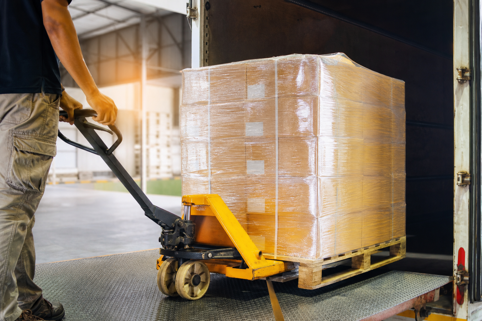 Pros, cons and operational trade-offs — LTL shipping consolidation