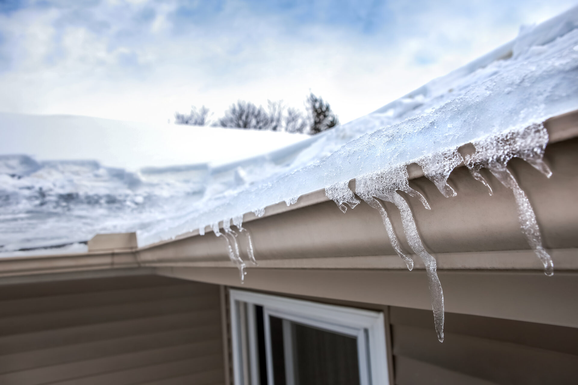 Winter-Ready Gutters: Essential Preparation for Central Illinois Homeowners