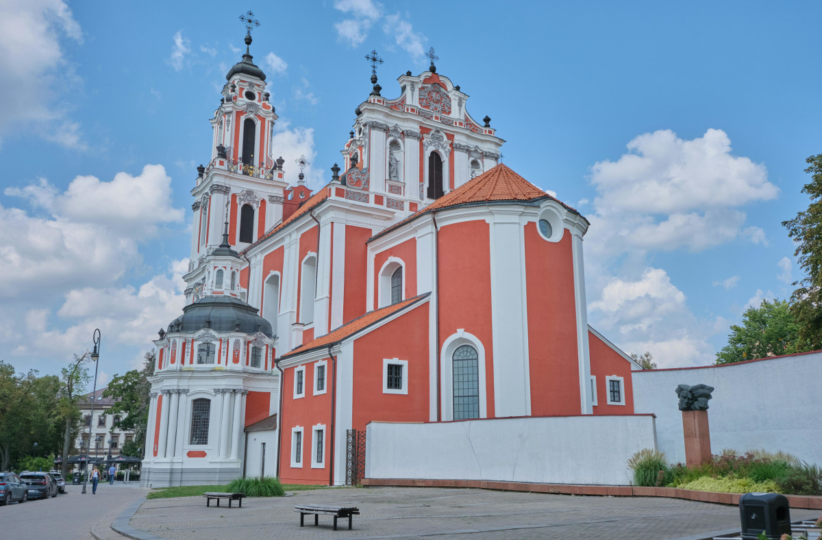A vibrant view of St. Catherine's Church, showcasing Baroque architecture in Vilnius.