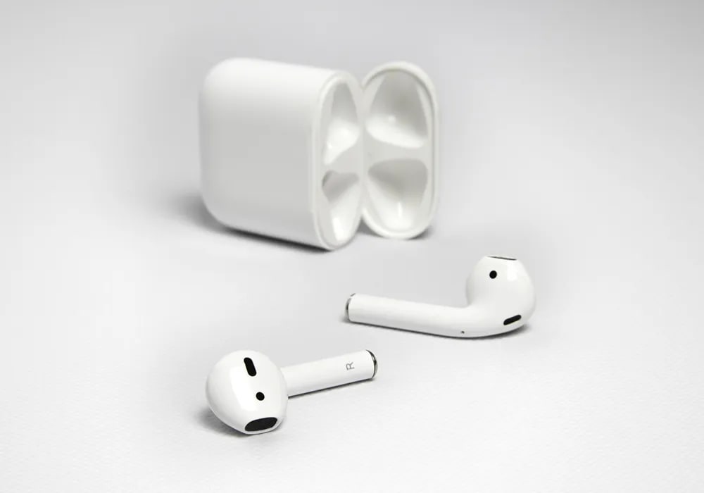 Can I Use Airpods On A Plane? Complete Guide