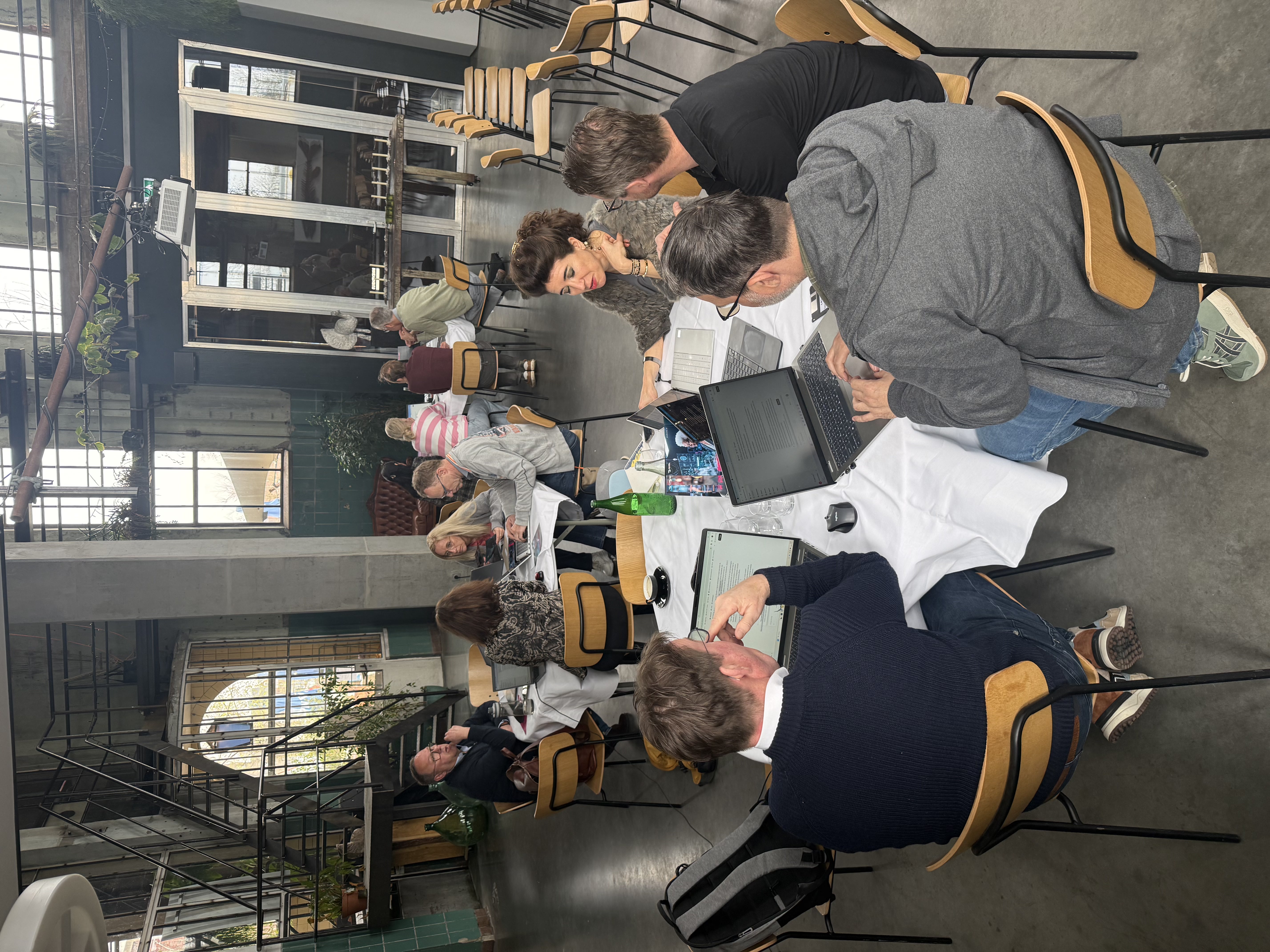 Teams aan het werk tijdens de challenge
