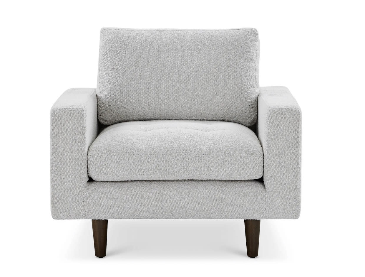 Fauteuil une place cubique, en laine bouclée gris pâle