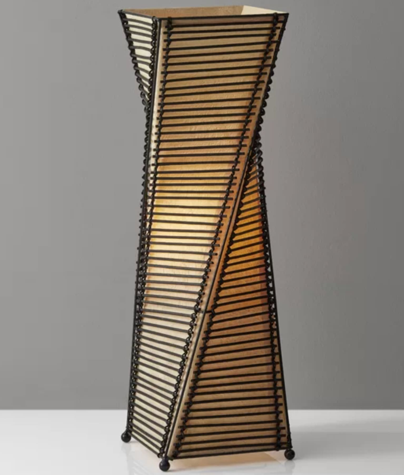 Déco voyage lampe de table en métal noir et papier