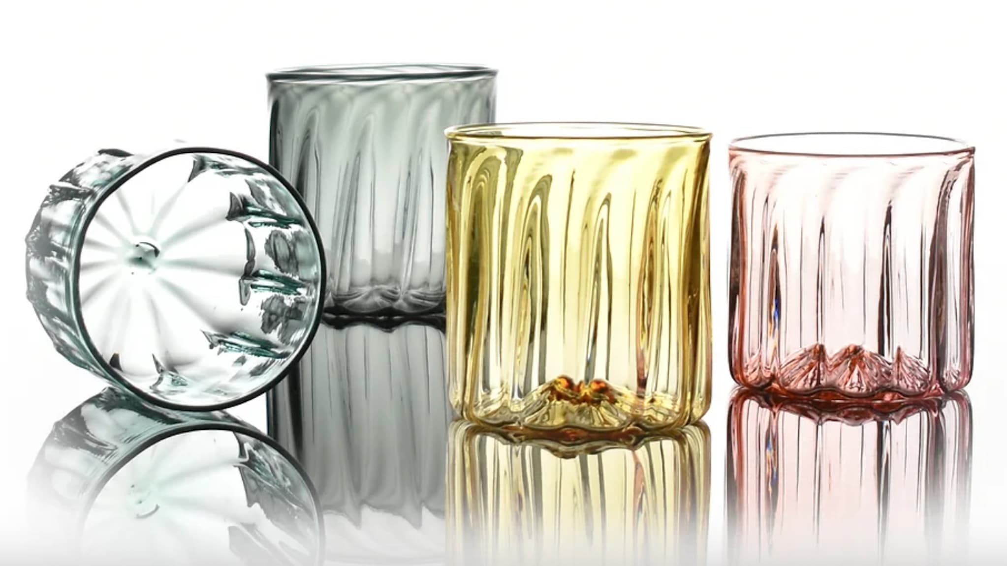 Déco voyage gobelets en verre de couleur pastel