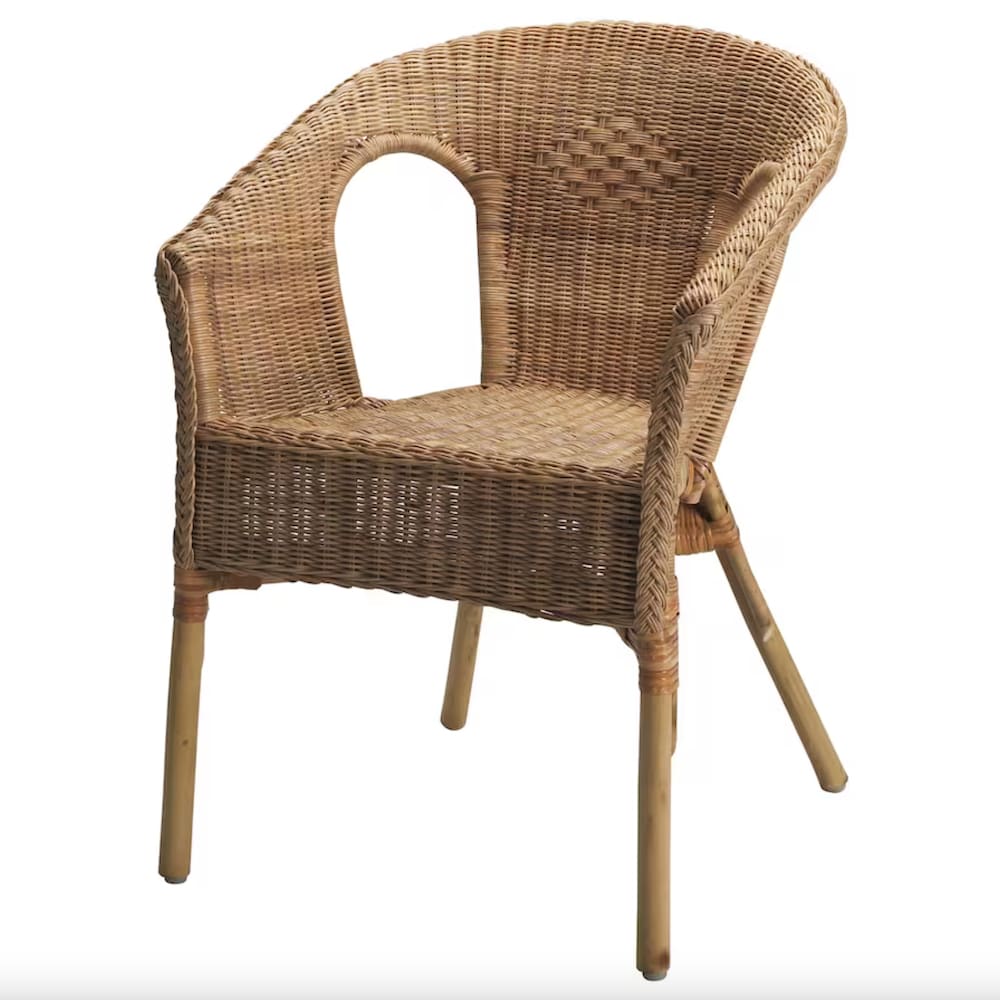 Déco voyage, fauteuil en rotin tressé, de forme arrondie