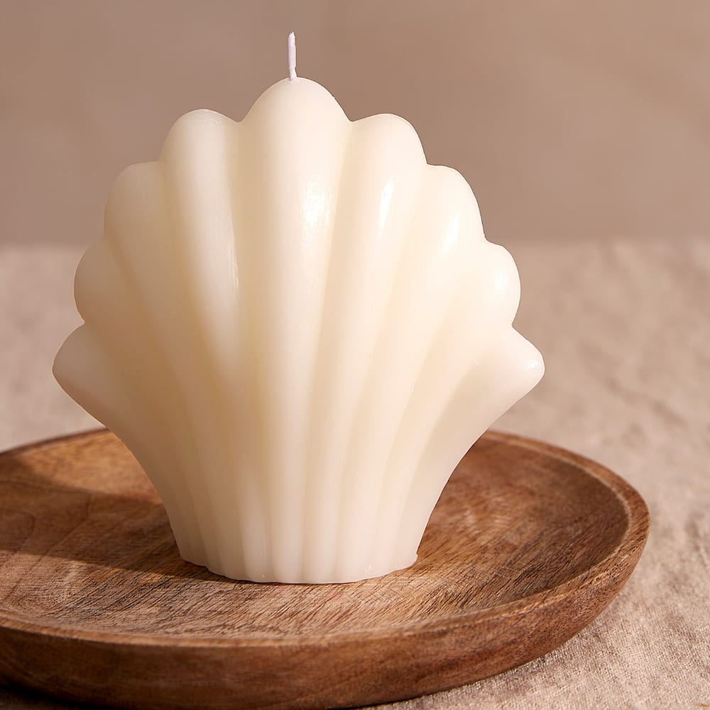 Déco voyage, bougie blanche en forme de coquille saint-Jacques
