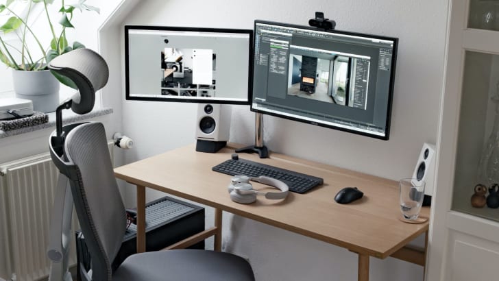 Bureau avec chaise ergonomique