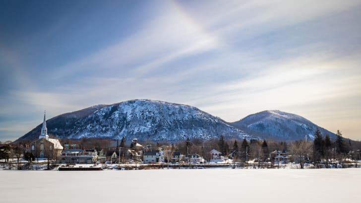 Petit village en bord de lac