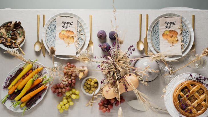 Une table dressée pour l’Action de grâce