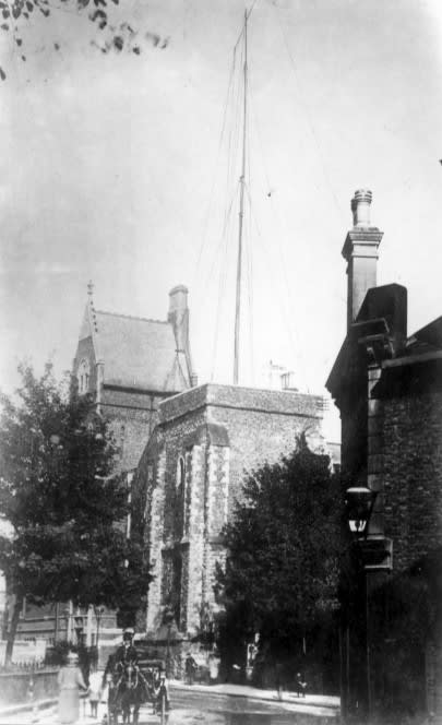 Marconi radio mast at the Maison Dieu