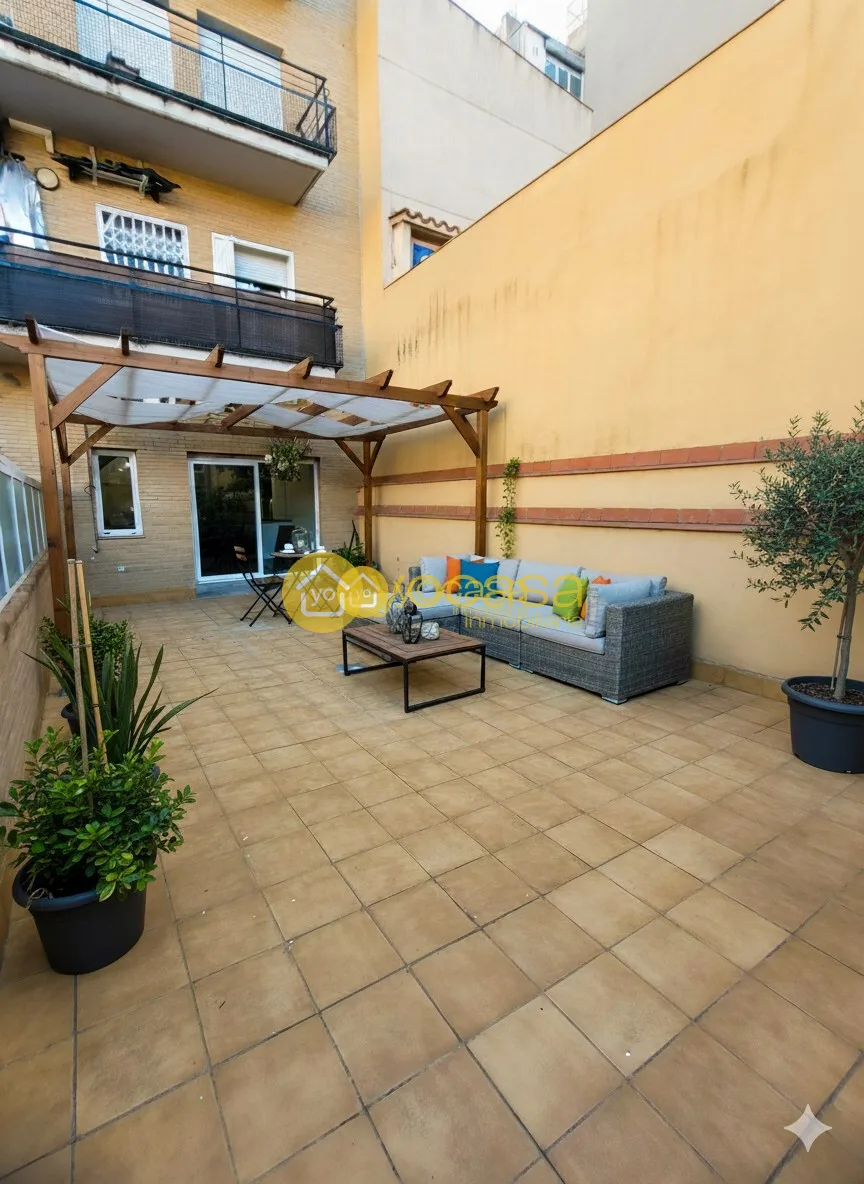 Planta baja con gran terraza en el centro de Santa Perpètua.