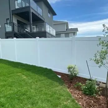 Vinyl fence installation Edmonton