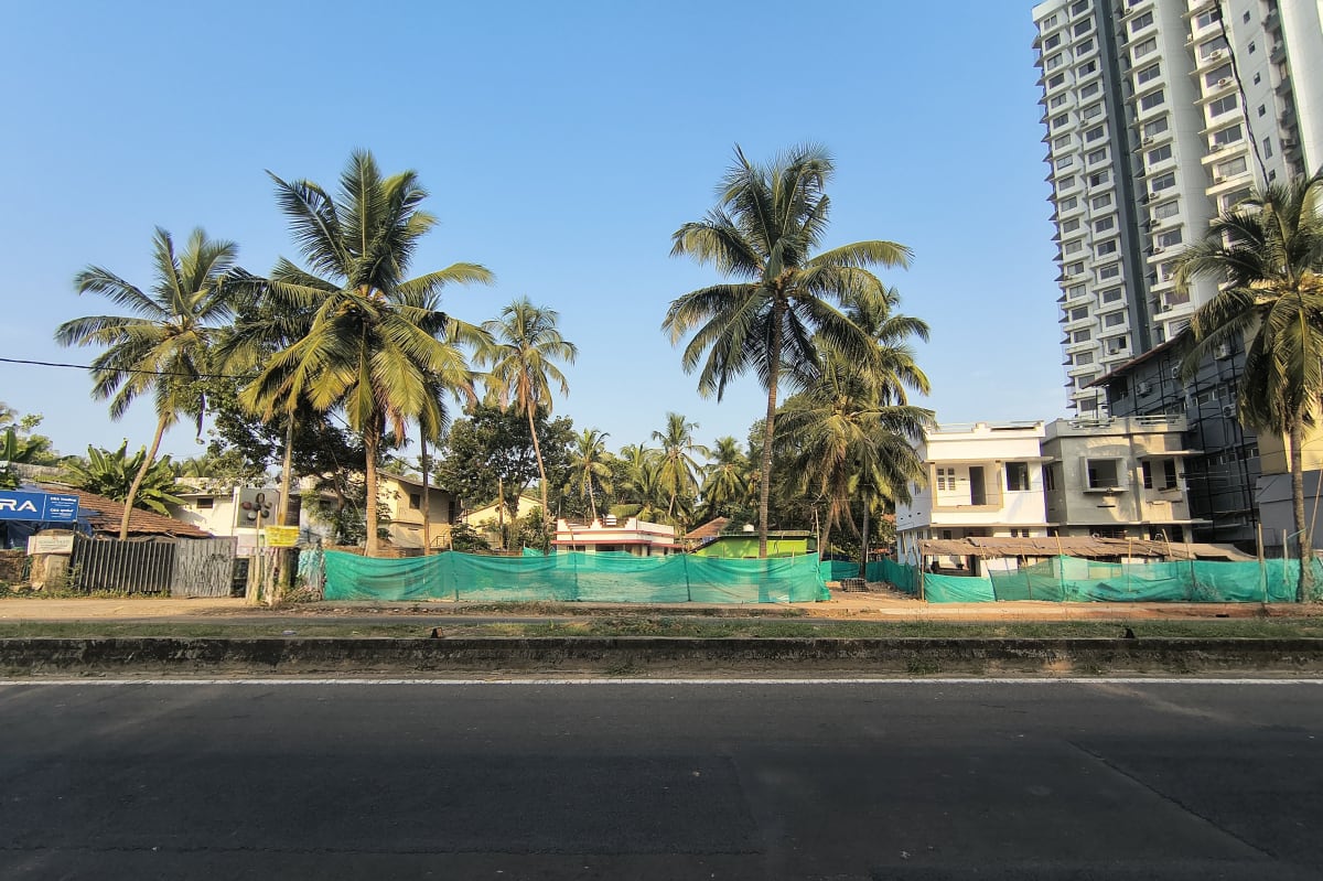 Prime Plot in Beach (Bhatt Road), West Hill