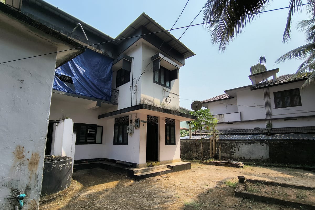 6 BHK House in 10 Cents, Ramanattukara