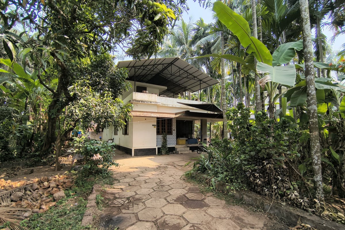 39 Cents land with 2 BHK House, Beypore 
