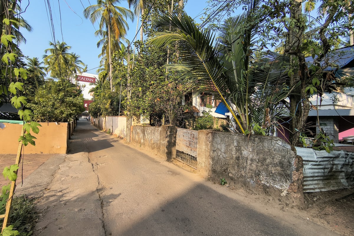 Prime Property in Town with 5 Houses, Puthiyara