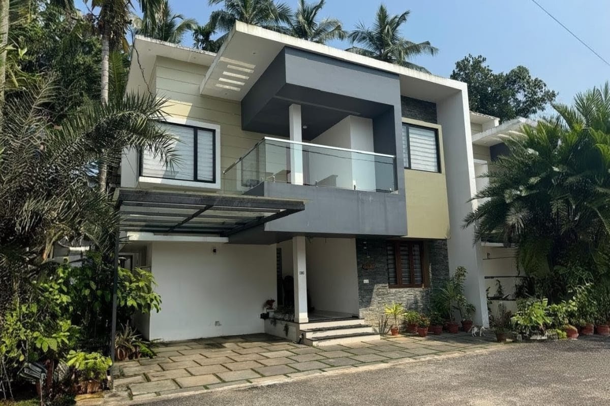 Reigate 3 BHK Villa for Sale, Vellimadukunnu