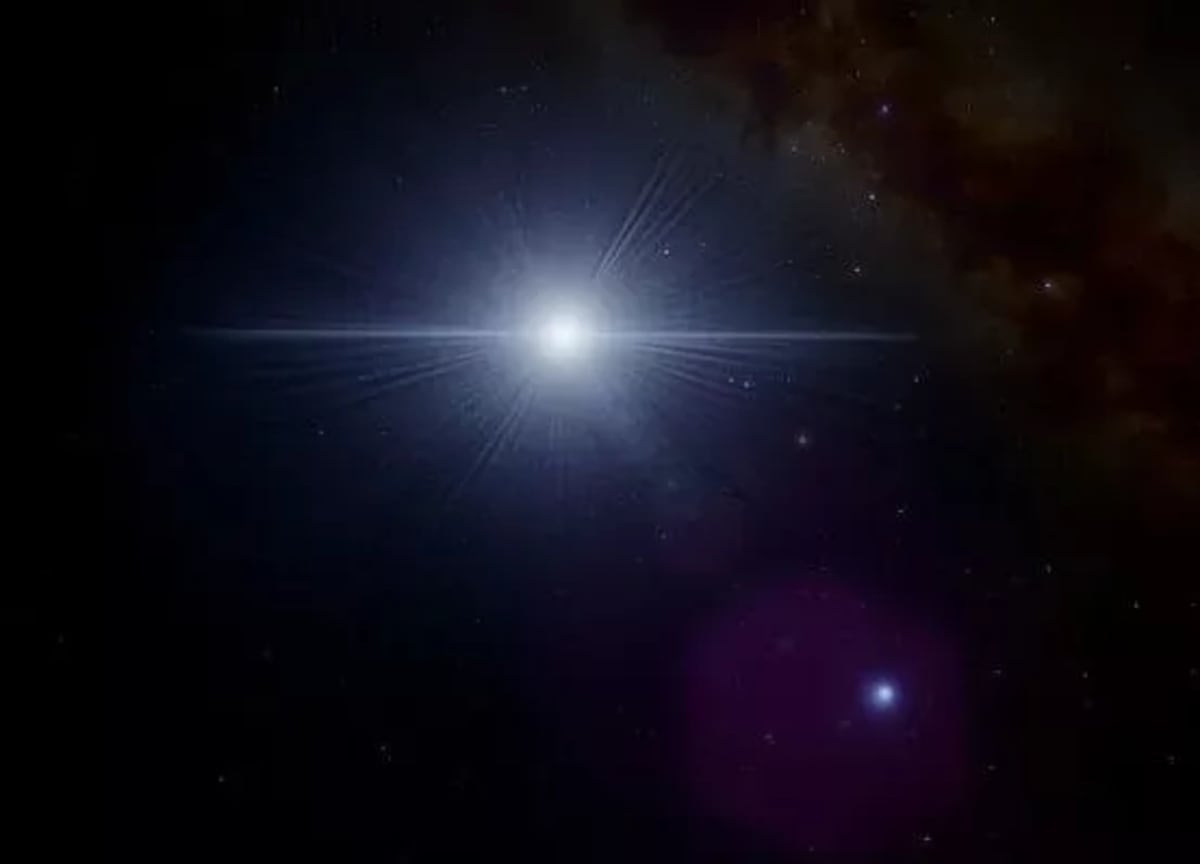 Un sistema estelar compuesto por una estrella luminosa rodeada de otras estrellas más pequeñas en un cielo oscuro y estrellado