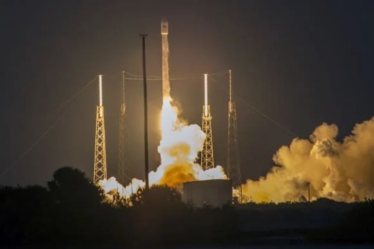 Lanzamiento lunar desde Florida: Falcon 9 y el módulo de aterrizaje Blue Ghost.