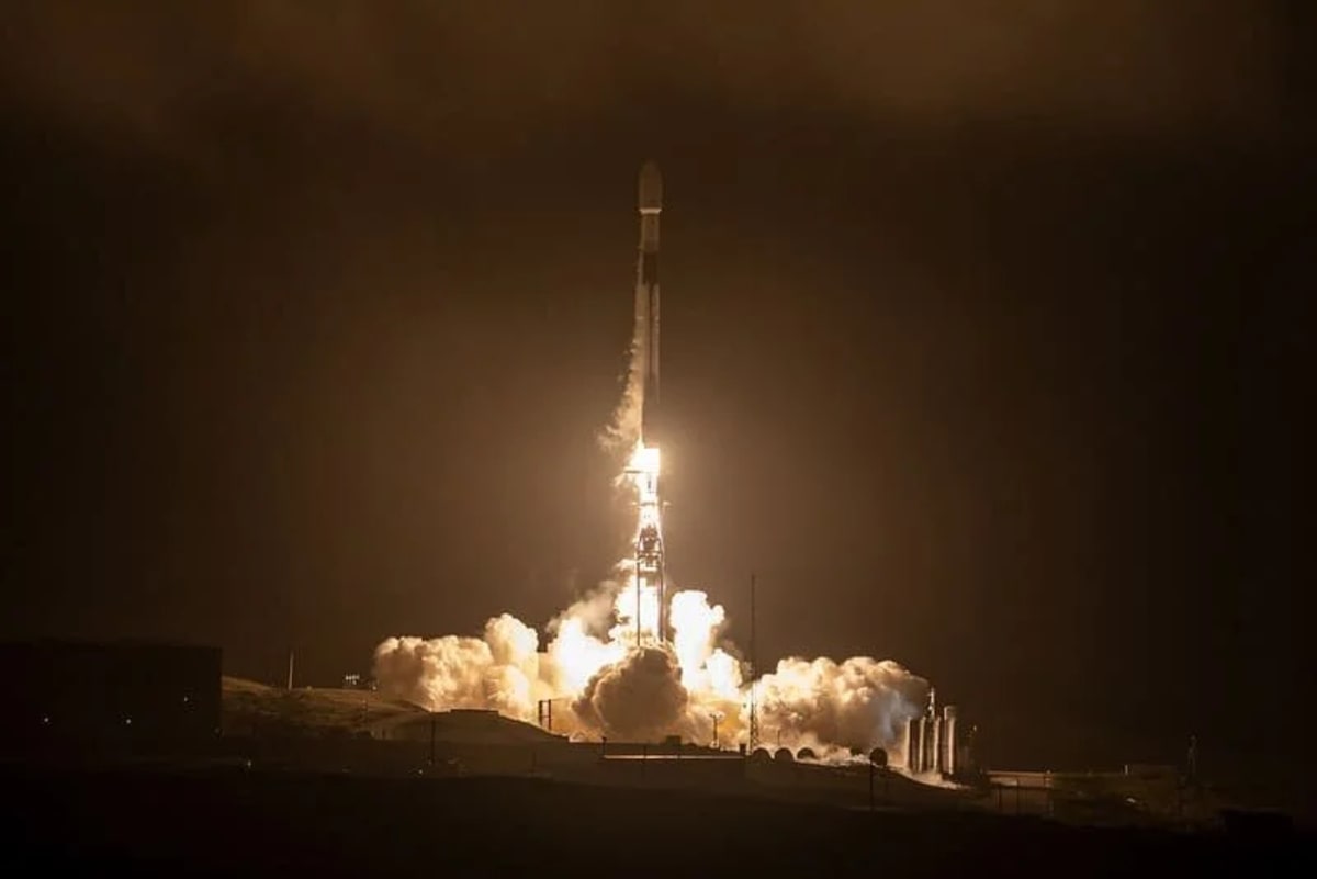 El cohete Falcon 9 despega con los satélites Starlink desde Cabo Cañaveral