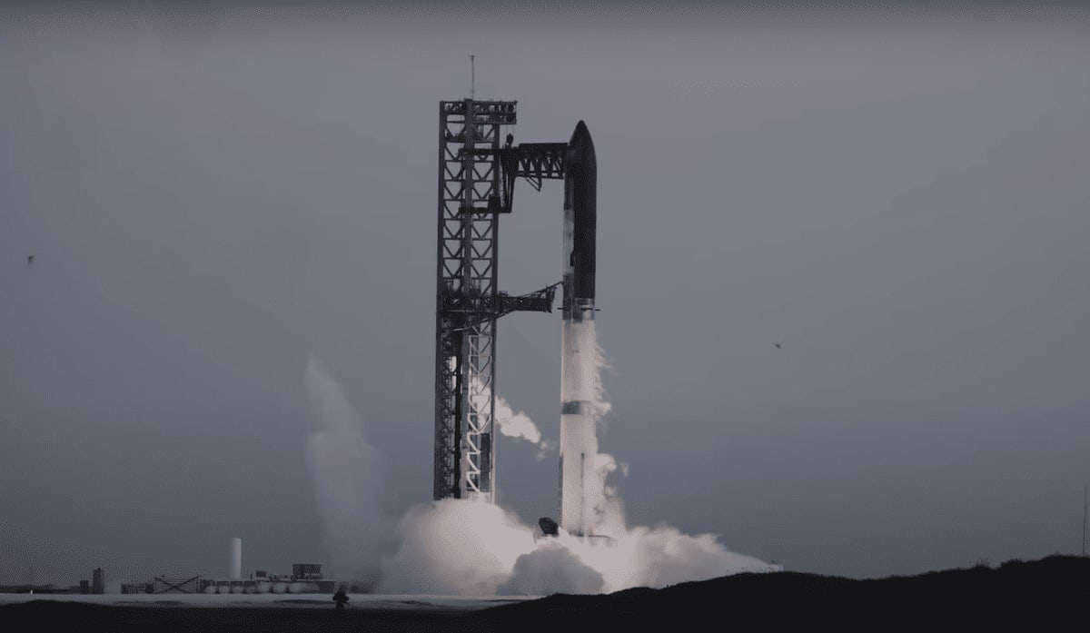 Starship de SpaceX en la plataforma de lanzamiento en Boca Chica, Texas.