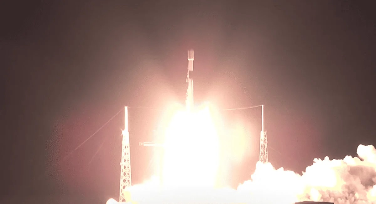 Despegue del cohete Falcon 9 desde el Complejo de Lanzamiento Espacial 40 en Cabo Cañaveral