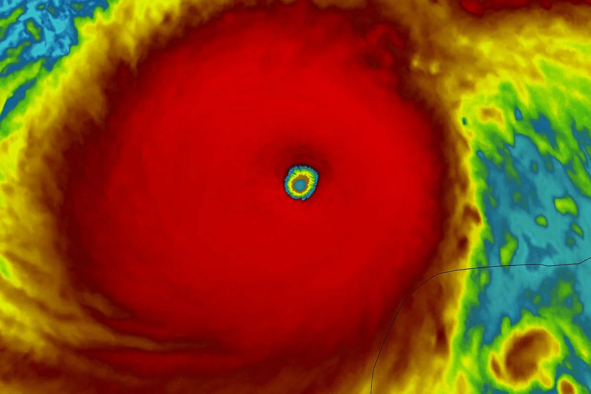 Imagen satelital simulada del huracán Milton sobre EE. UU.