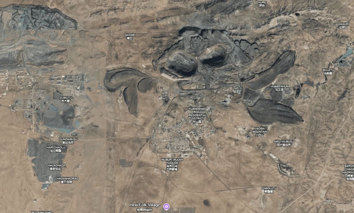 Vista satelital del complejo minero de Bayan Obo y las ciudades aledañas en Mongolia Interior, China.