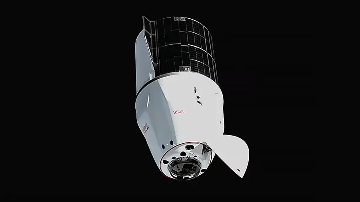 La nave Dragon de SpaceX se aproxima con su cono frontal abierto al módulo Harmony de la EEI