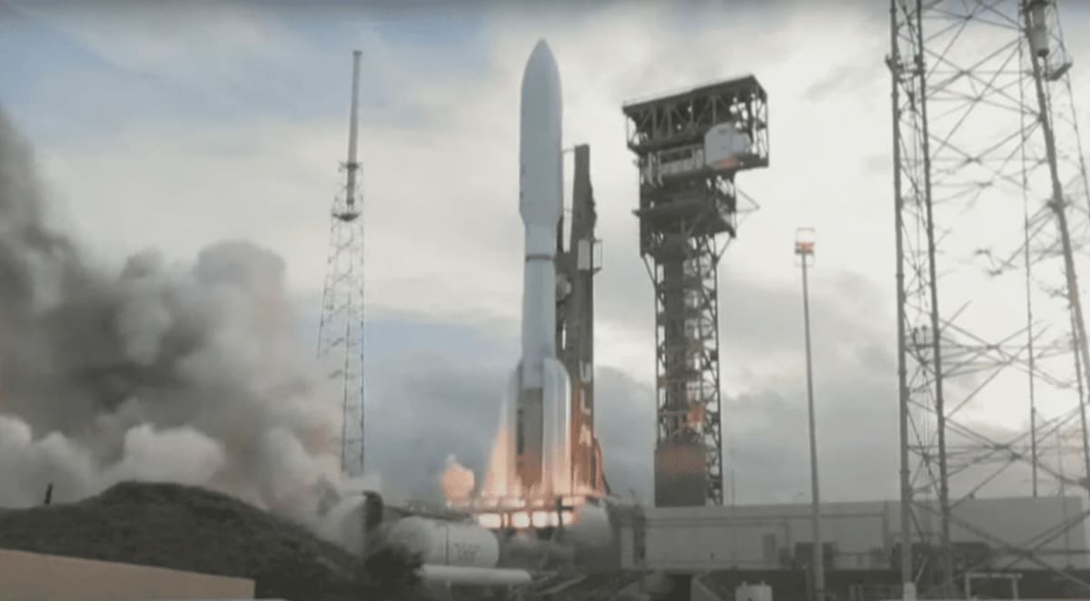 Despegue del cohete Atlas V con los satélites del Proyecto Kuiper de Amazon desde Cabo Cañaveral