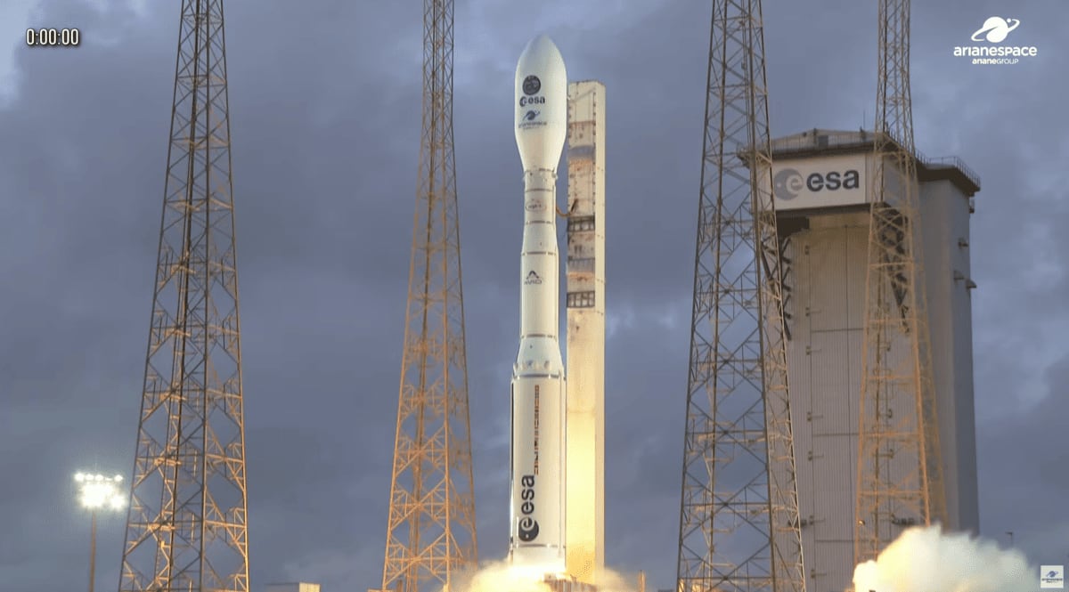Despegue del cohete Vega C con el satélite Biomass desde la Guayana Francesa en la misión VV26