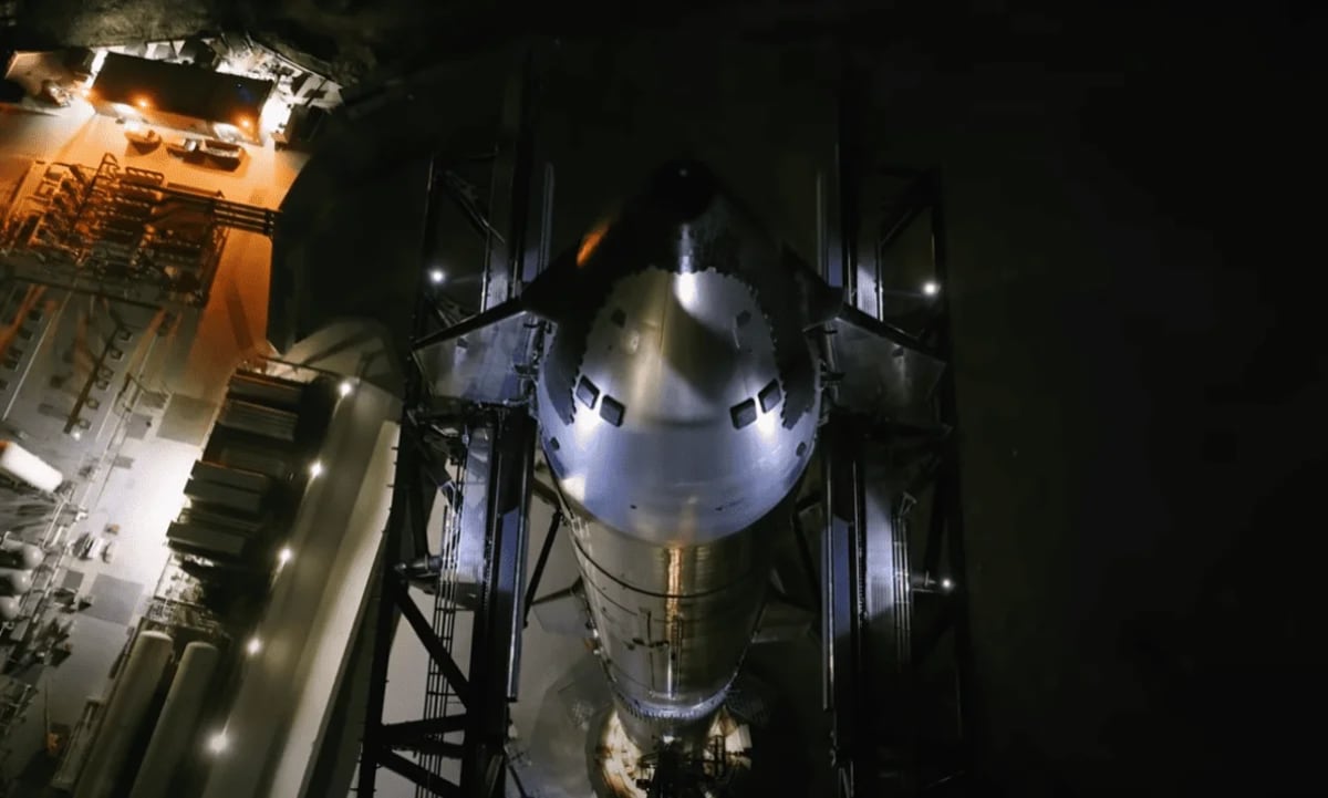 Cohete Starship en la plataforma de lanzamiento